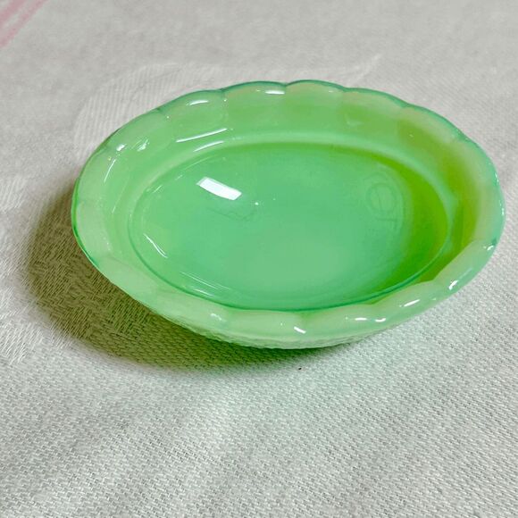 Vintage Jadeite Glass Chick Salt on Nest - Picture 5 of 6